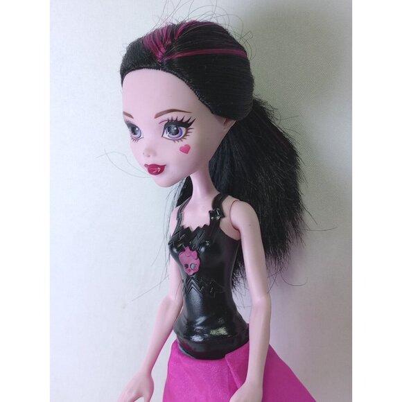 Monster High Cheerleader Ghoul Spirit Draculaura cheerleading doll 2015 - Picture 5 of 7